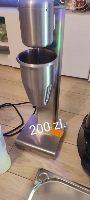 Sprzęt i wyposażenie kawiarni:

Mikser do shake’ów

Zlew gastronomiczn