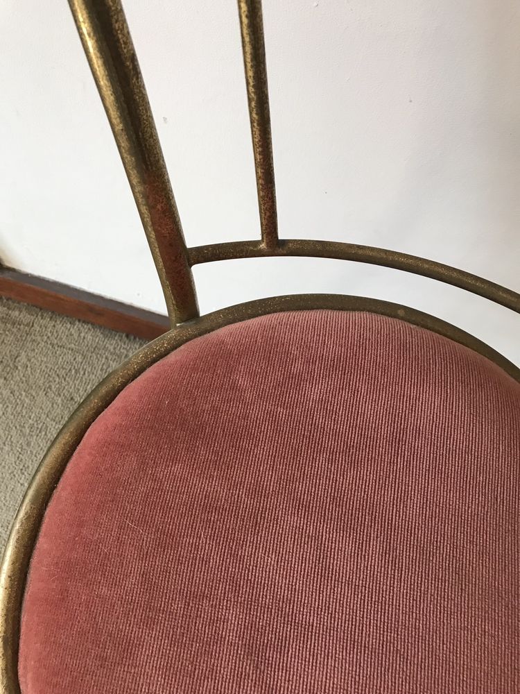 Cadeira em metal vintage com assento em veludo