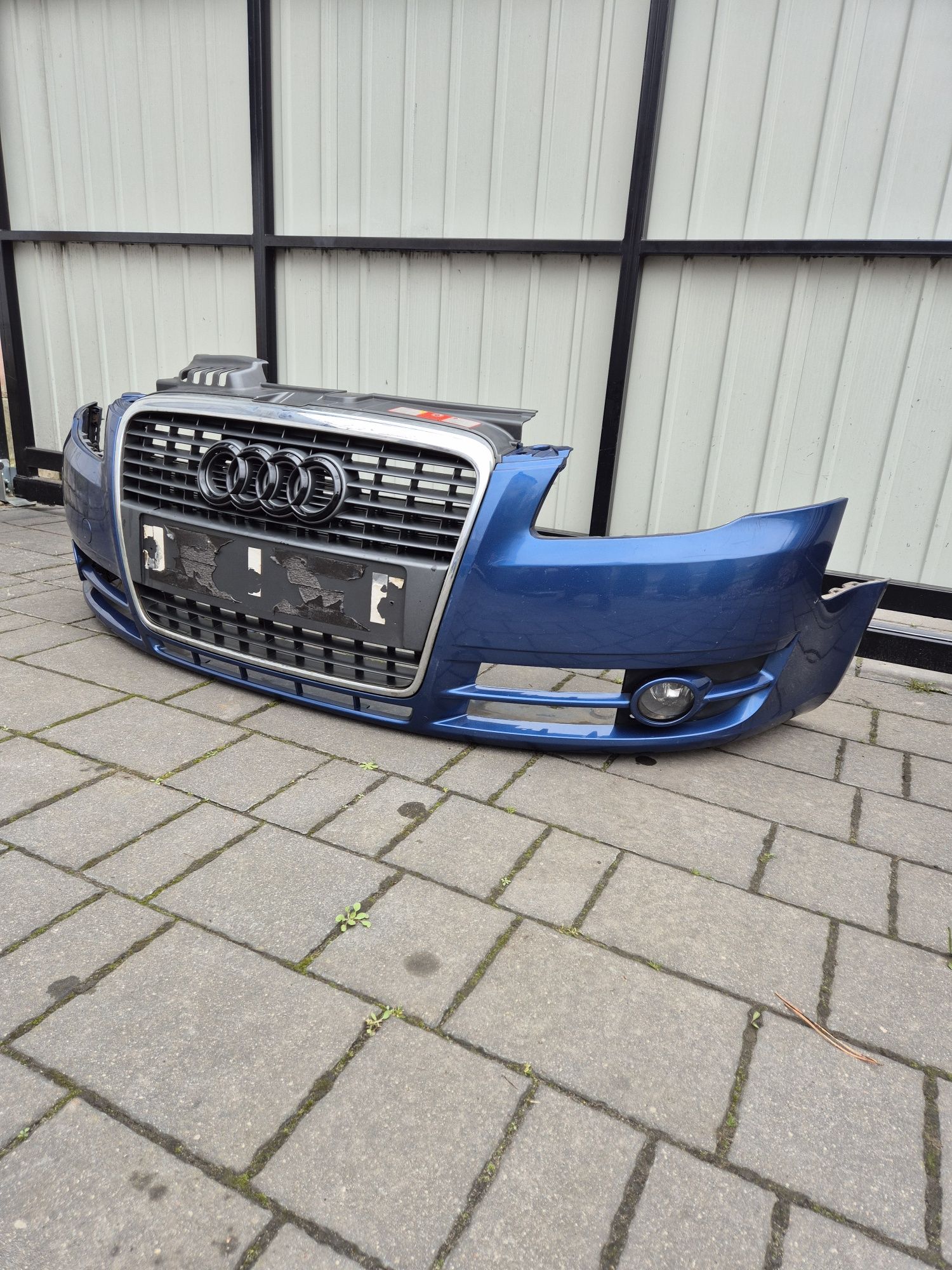 Zderzak przód przedni audi a4 b7 rok 05 kod lak LZ5C