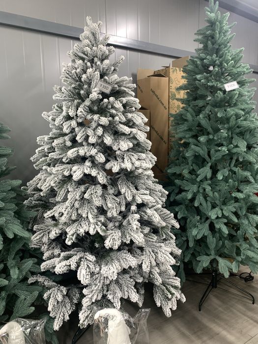 Продаж штучних ялинок, іграшок, гномів в м.Стрий