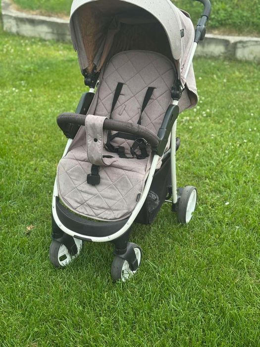 Прогулянкова коляска в хорошому стані