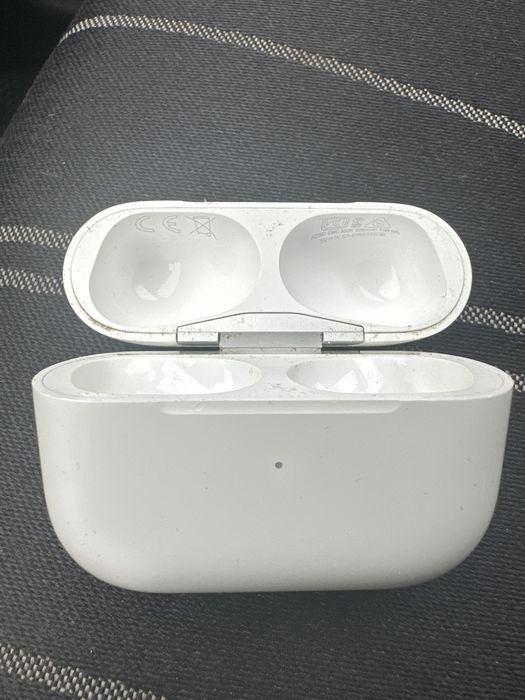 Продам кейс до airpods