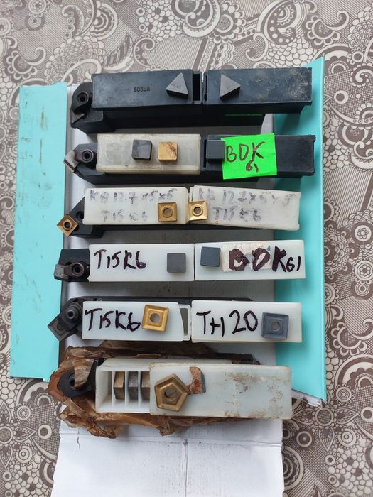 Різець токарний механічний