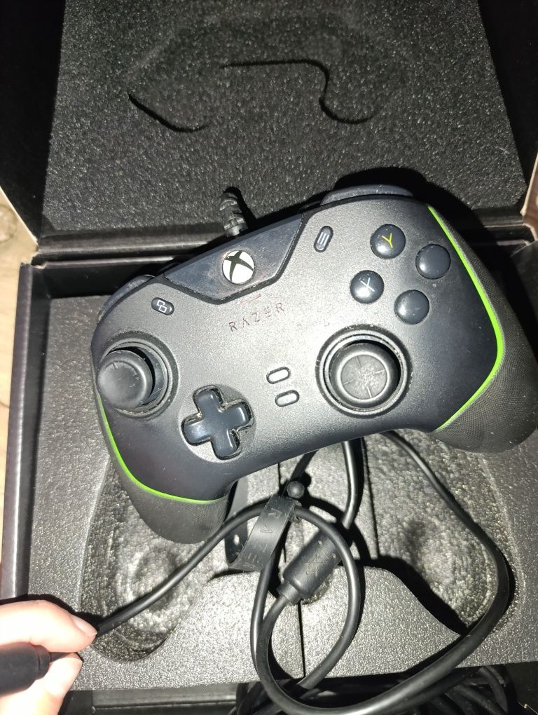 Kontroler do gier Razer Wolverine V2 z kablem