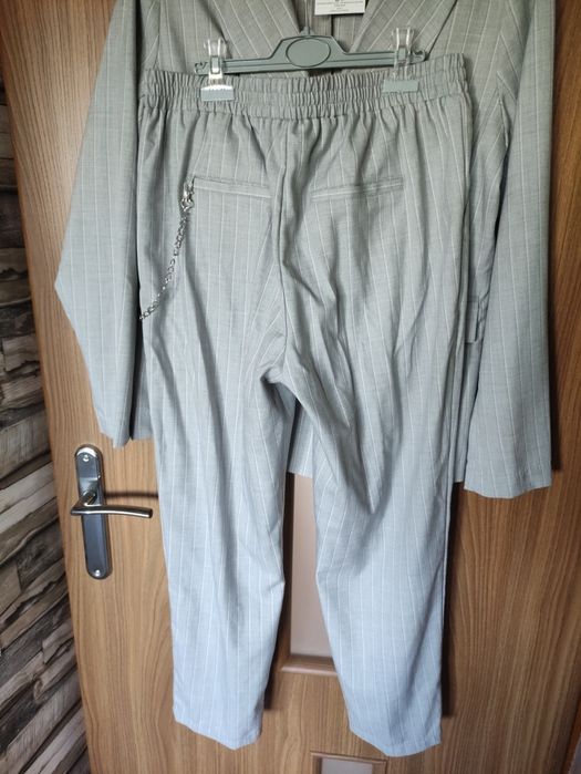 Garnitur marynarka plus spodnie rozmiar XL/42