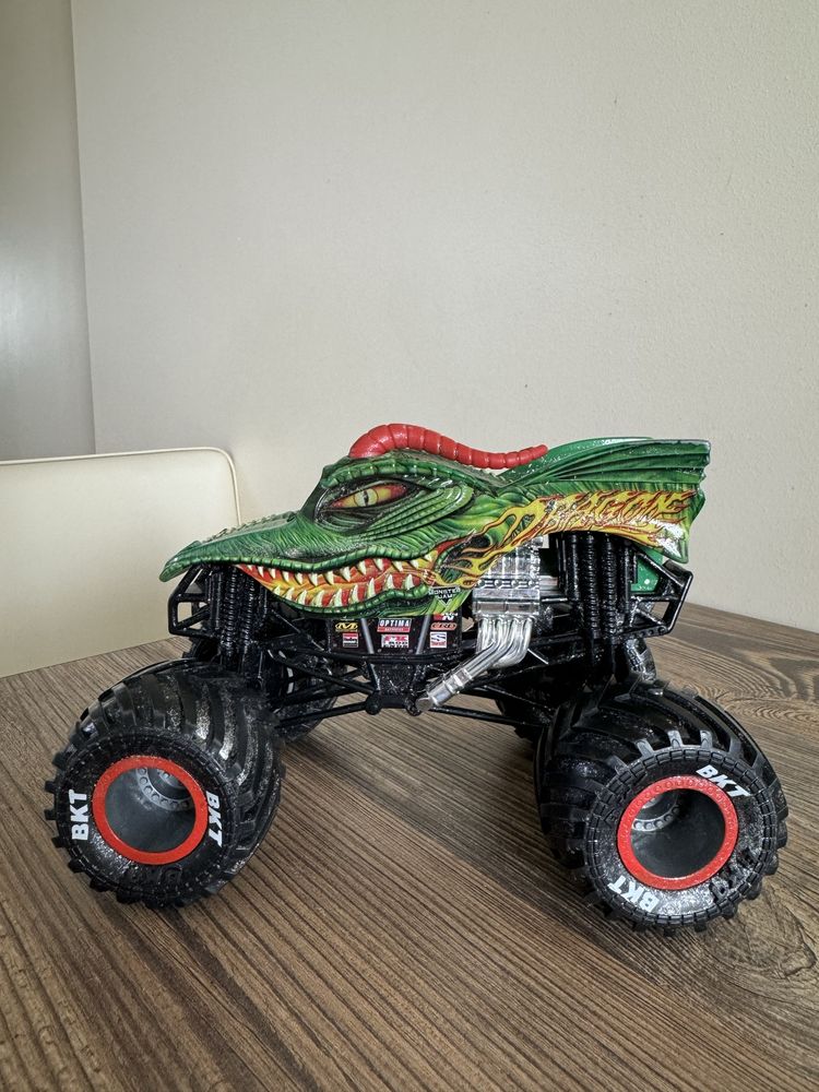 Машинка Monster Jam Dragon