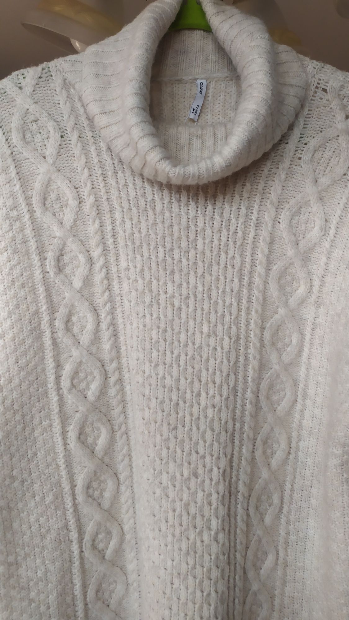 Sweter kremowy z golfem,piękny wzór ,XL, 2xL