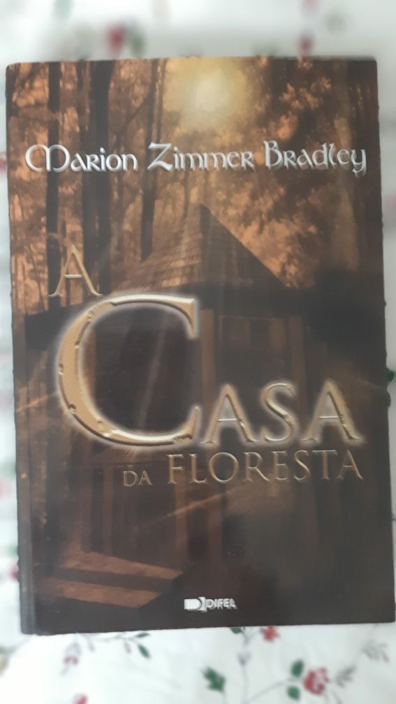 Livro Casa na Floresta Marion Zimmer Bradley