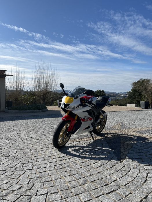 R 125 60th yamaha