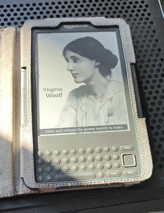 Amazon Kindle 3rd Gen Wi-Fi 4GB Keyboard 6" Display Graphite (D00901)