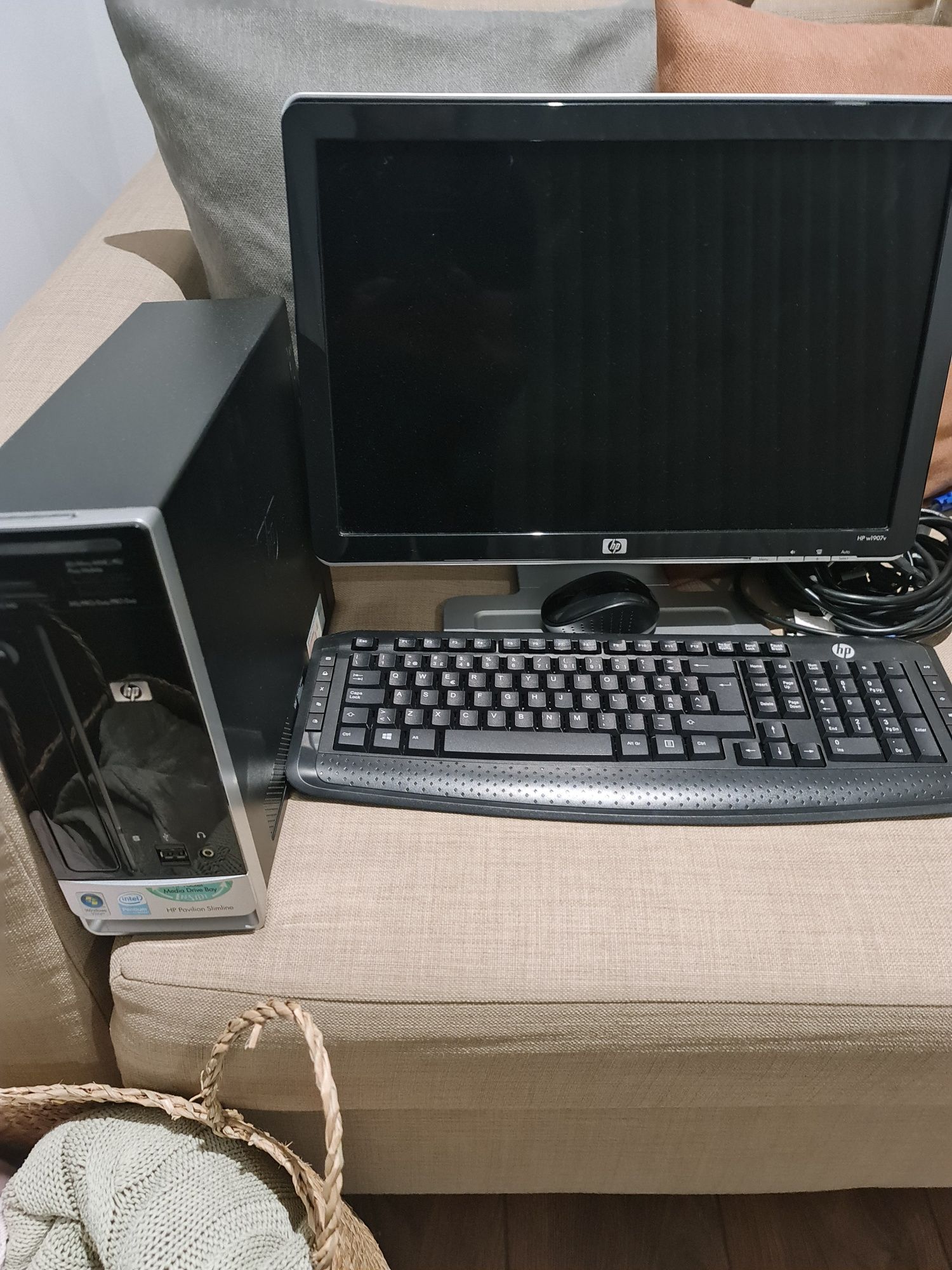 Conjunto computador desktop HP novo