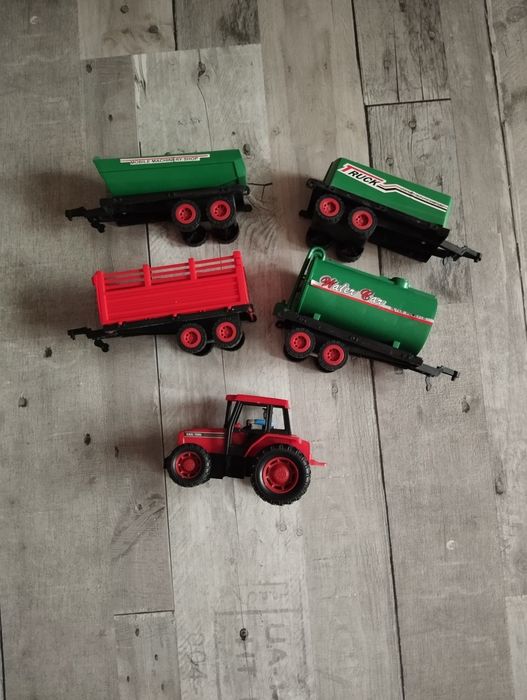 Traktor z przyczepami