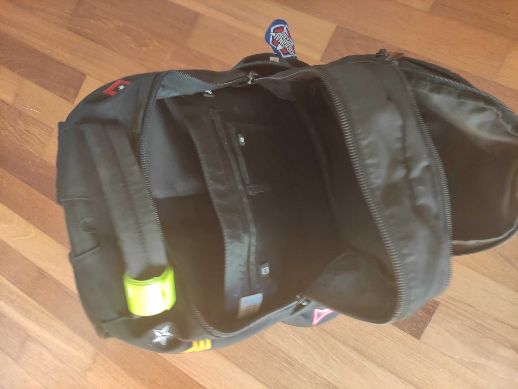 Plecak szkolny Coolpack - czarny, z naszywkami