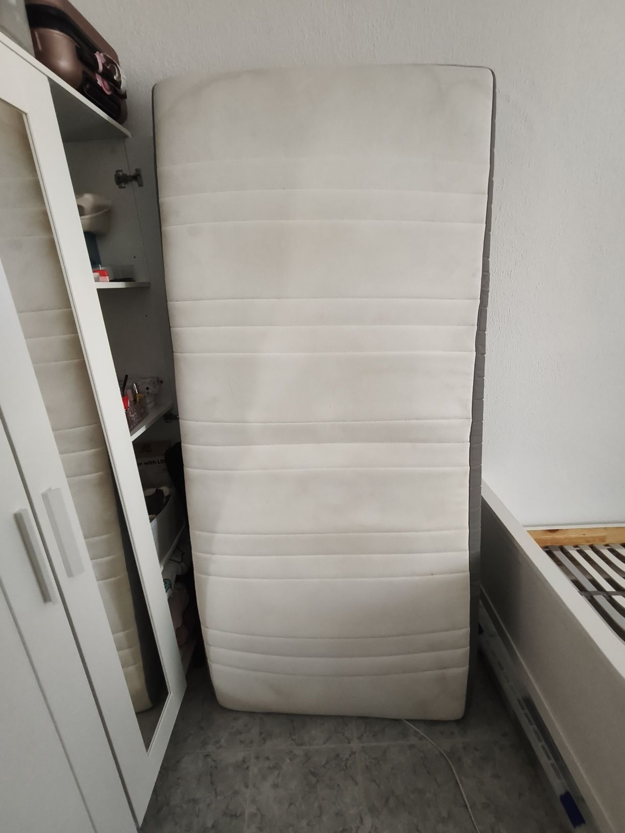 Cama solteiro ikea com colchão e estrado