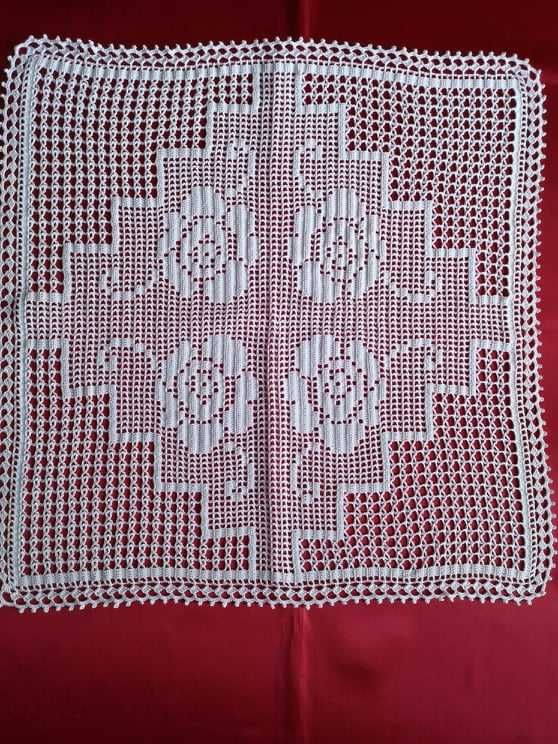 Centro de mesa em crochet artesanal