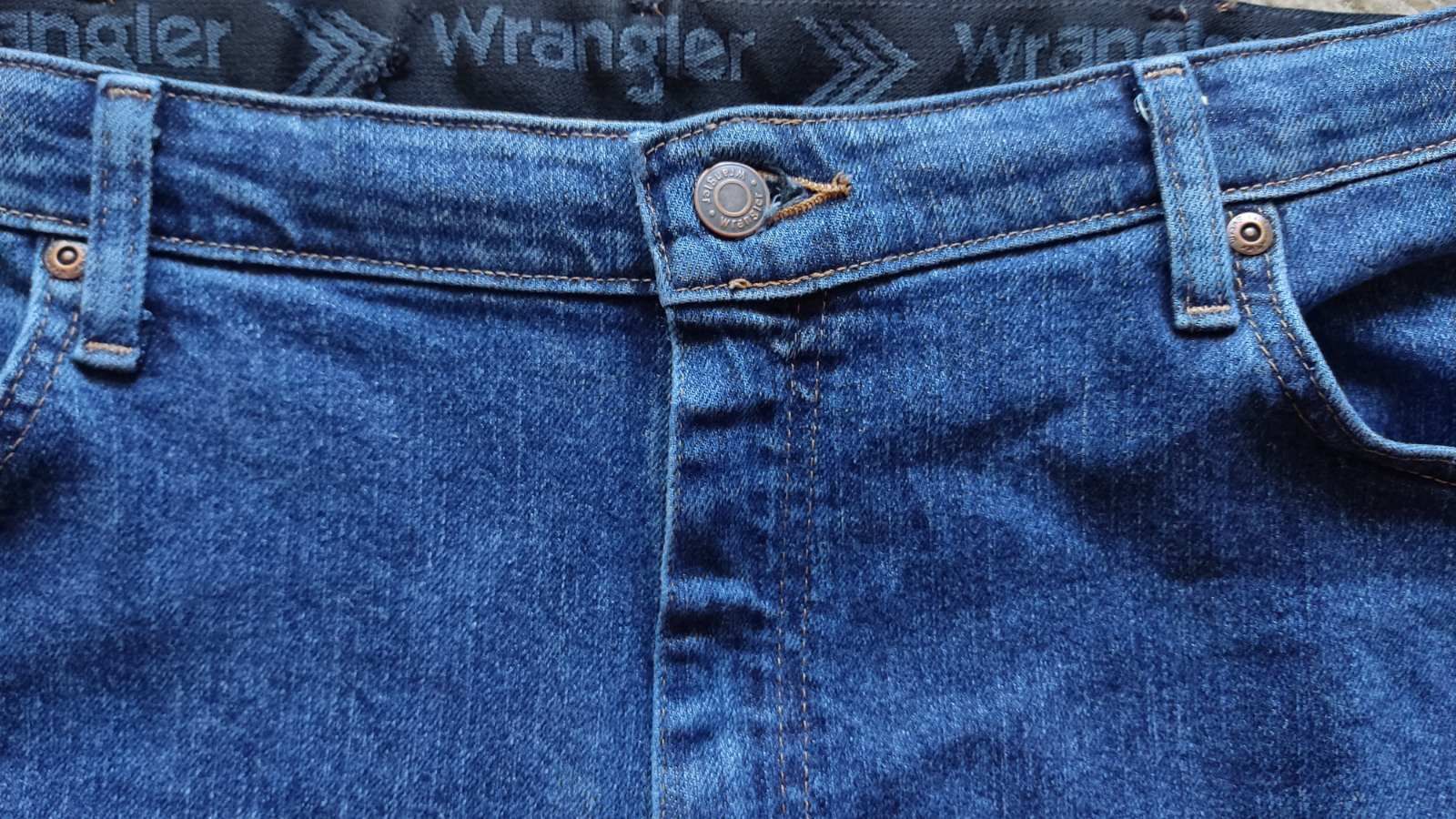 Продам мужские стретчевые джинсы wrangler W38