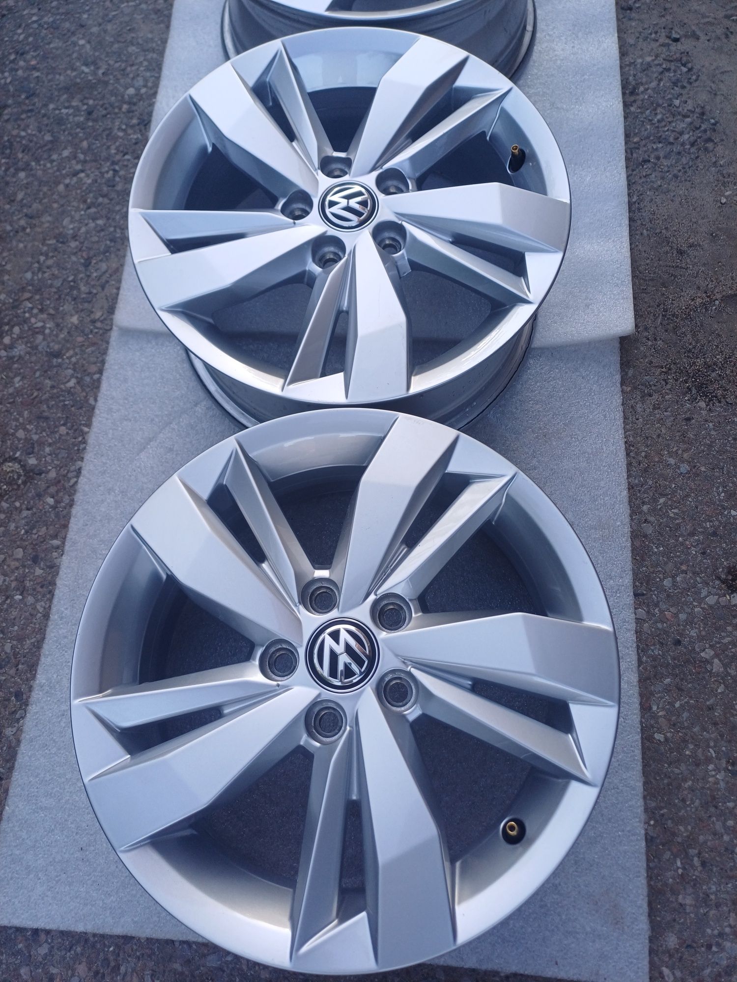 Jak nowe felgi 15" 5x100 VW Polo 6F 6R 5,5J et40 Fabia Seat Ibiza 2G0