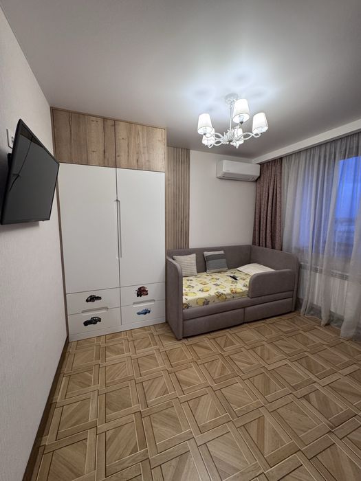 Аренда 3к.кв. Новострой 2000х, м. Центр рынок, Ул. Дмитриевская д.5.