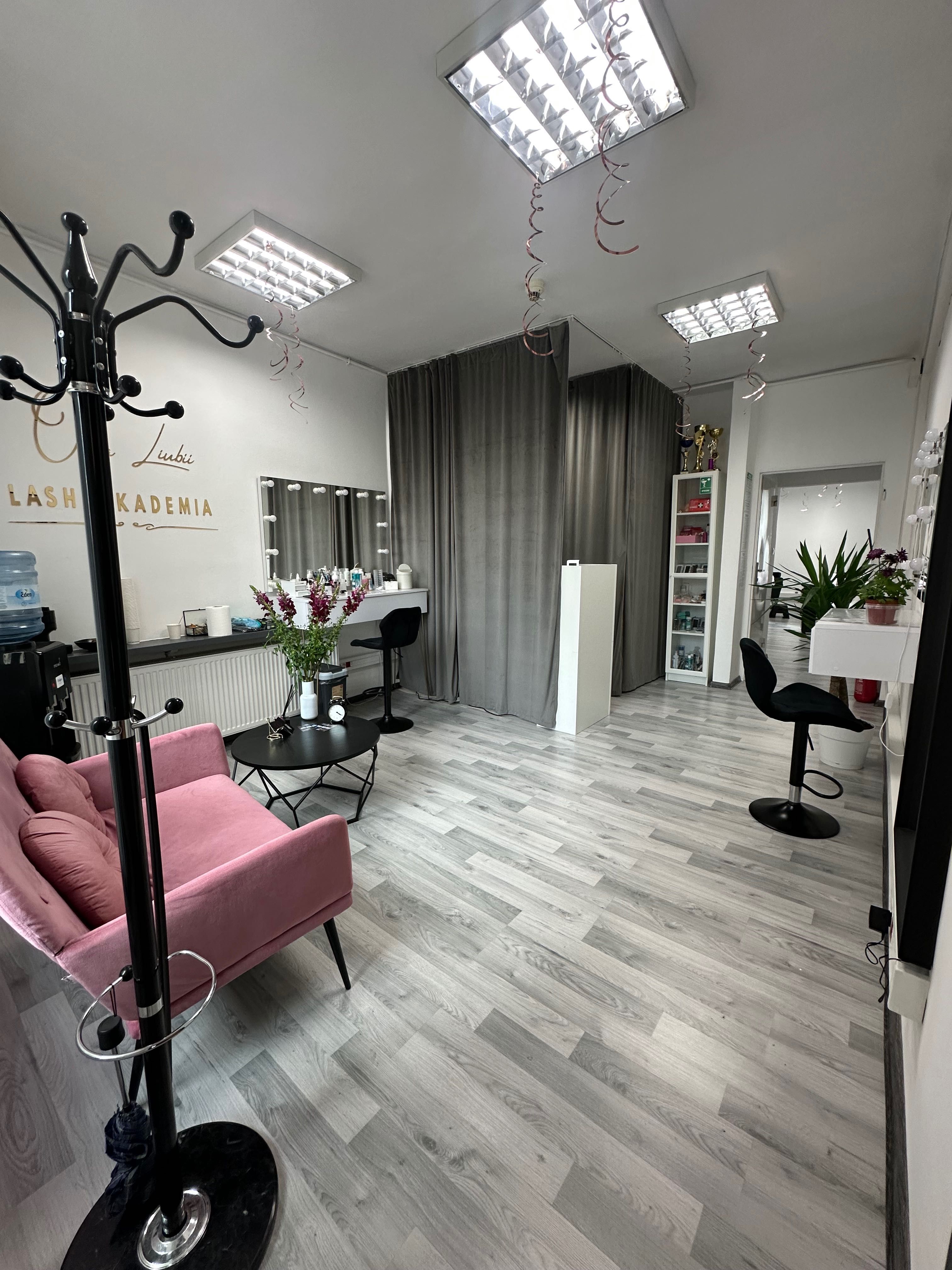 Na sprzedaż gotowy biznes beauty – Lash Akademia w centrum Krakowa!