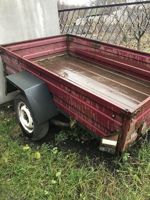 Автомобільний причіп легковий