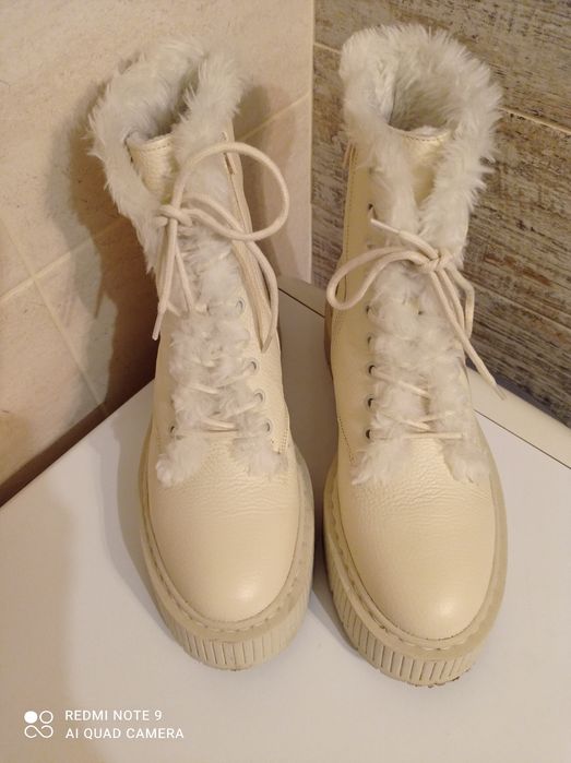 Ботінки, черевики, чоботи, красовки