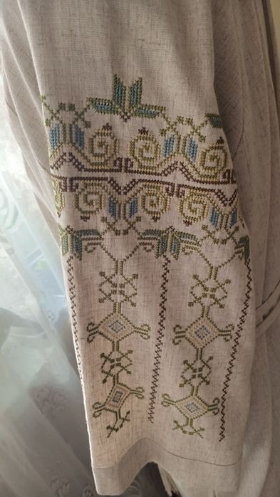 Платье льняное, с вышивкой