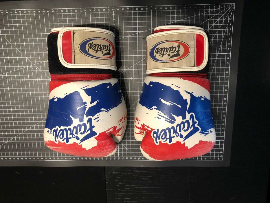 Luvas de Kickboxing e Muay Thai Fairtex