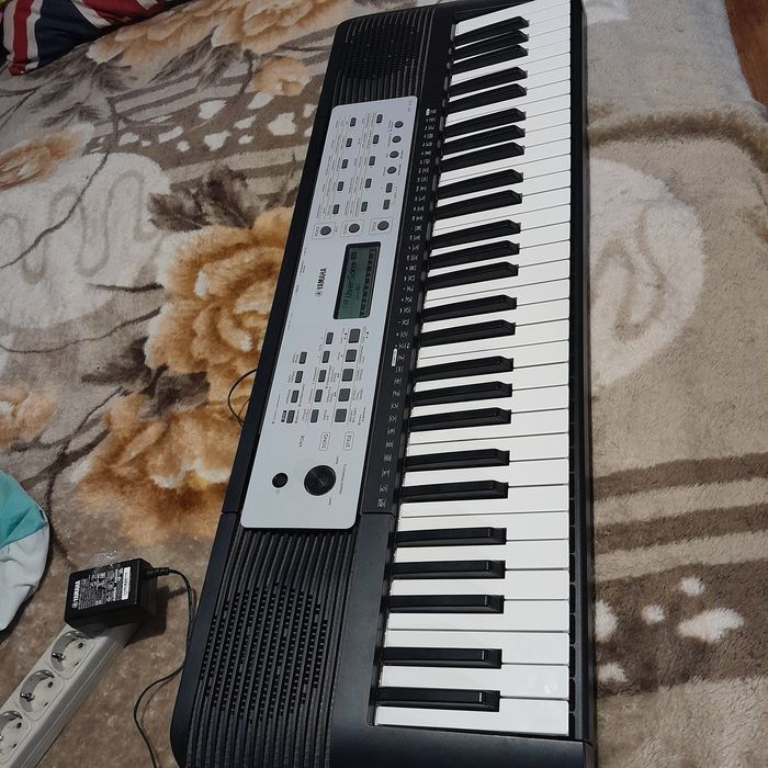 Синтезатор Yamaha YPT-270 + підставка (стан нового)
