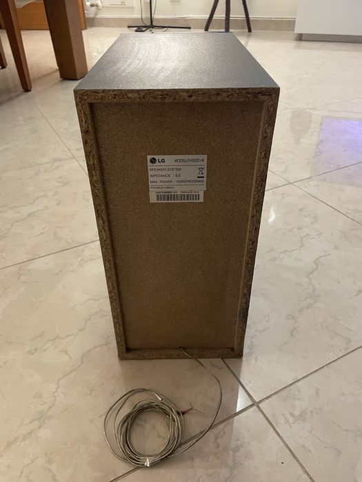 Sistema de som LG 5.1 (5 colunas + Subwoofer)