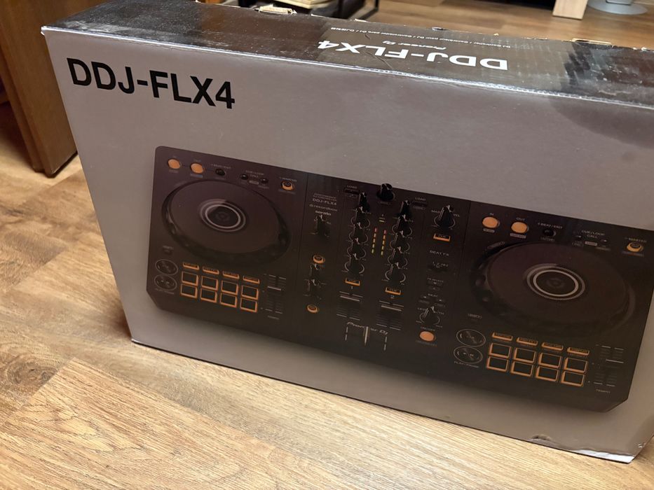 Pioneer DDJ-FLX4 oraz Pioneer DDJ-200.