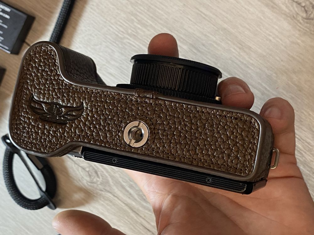 Aparat bezlusterkowiec canon m6 mark II skóra klatka lampa ulanzi f12