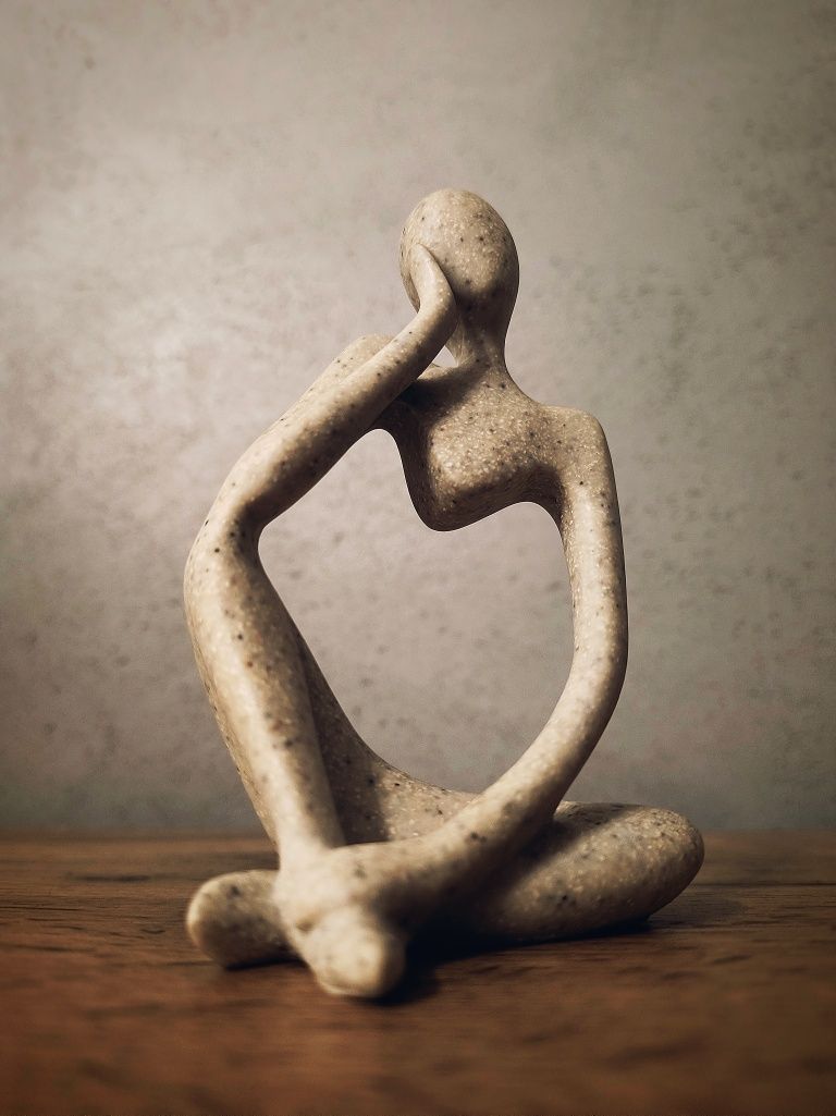 Minimalistyczna Figurka Myśliciela