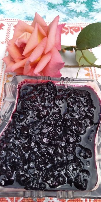 Чорниця карпатська -варення та свіжа з цукром