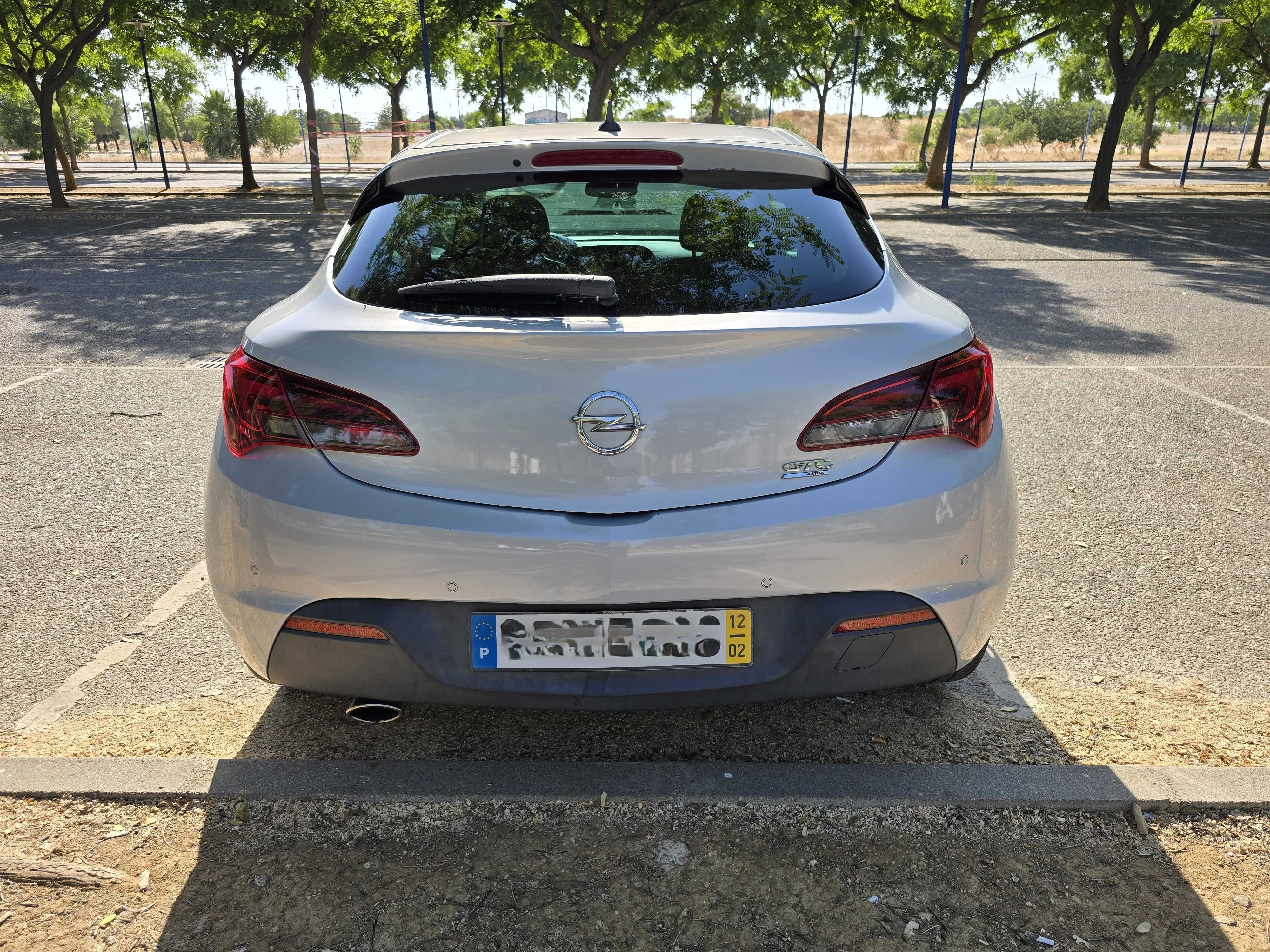 Opel Astra J GTC 1.4T 140 CV