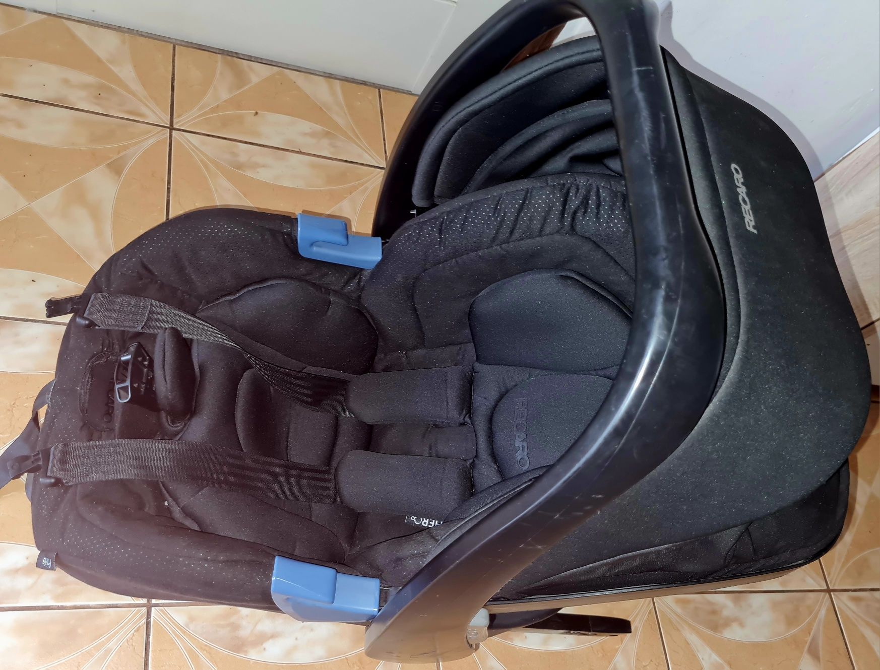 Fotelik recaro privia + baza isofix