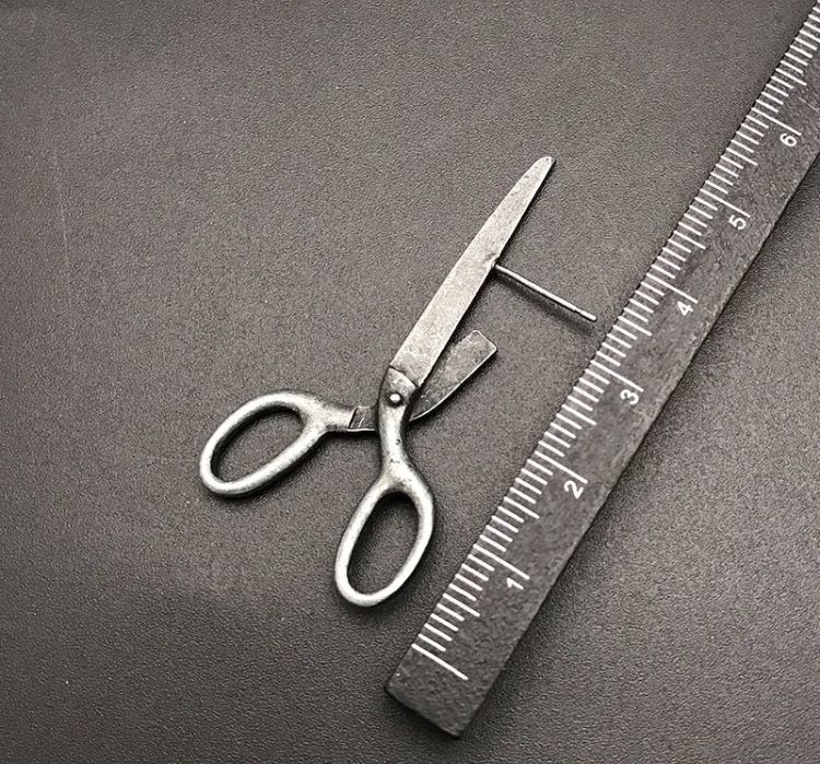Готическая серьга крест с цепочкой,Скелетики 75 гр пара,Пірсінг губа.