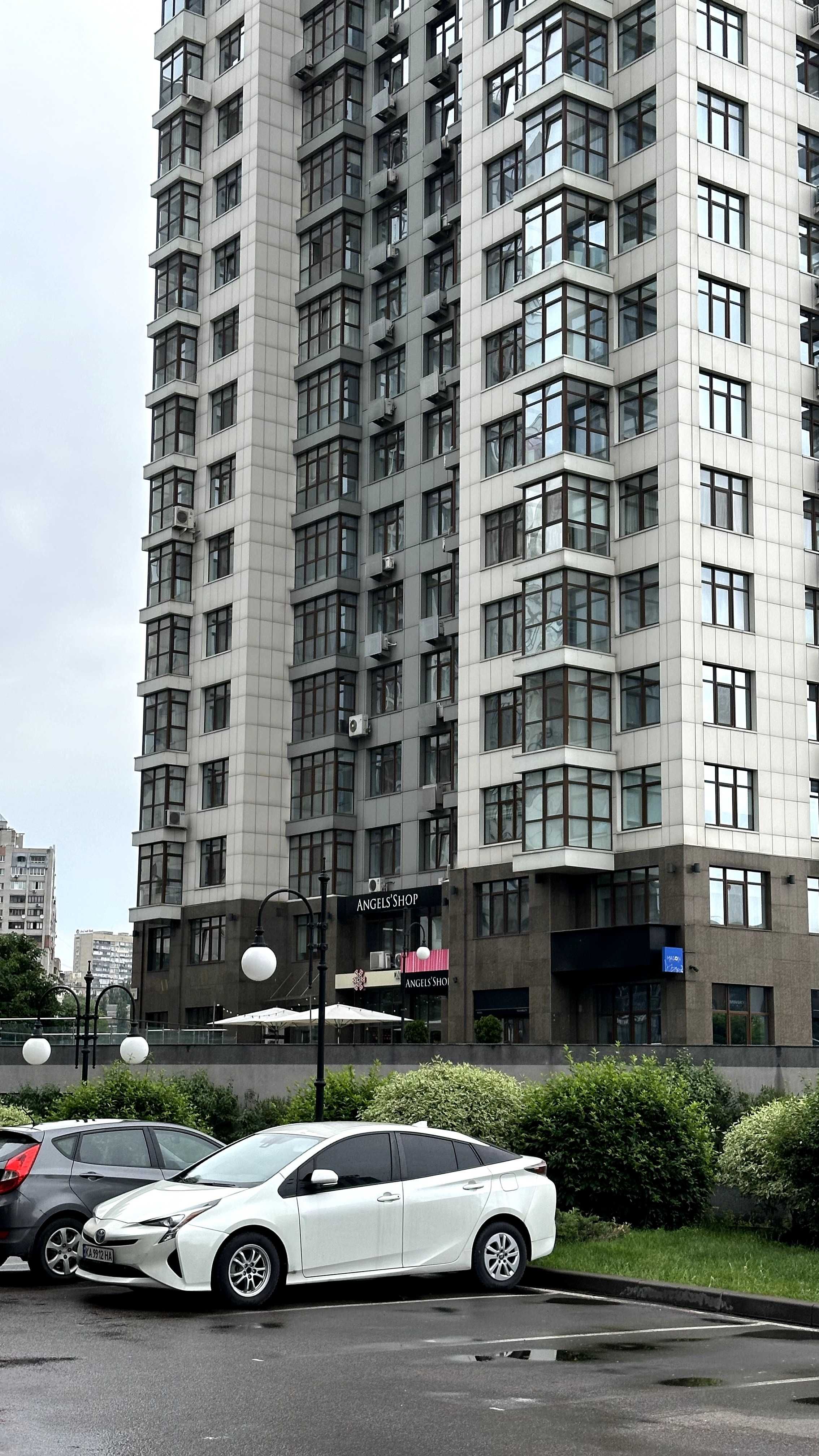 Продаж паркомісця Новопечерські Липки, вул Драгомирова (Верхогляда) 16