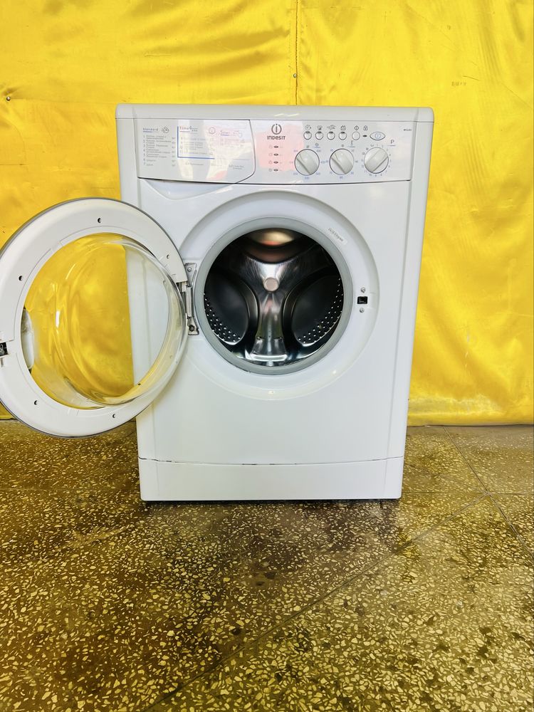 Стиральная машина Indesit WISL85