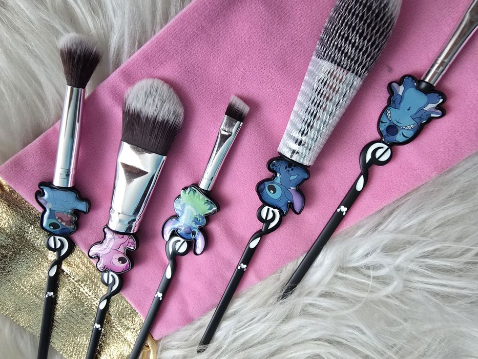 Zestaw 5ciu pędzli do makijażu stitch