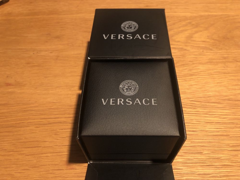 Colar versace medusa square novo