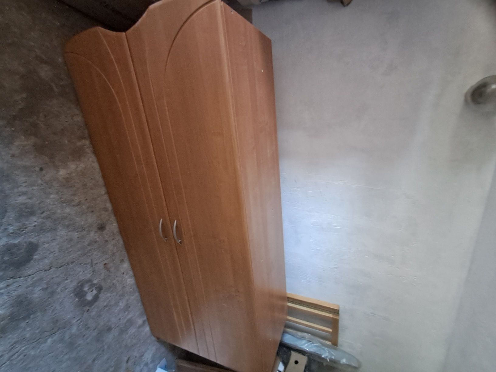Szafa  z waska szafką
