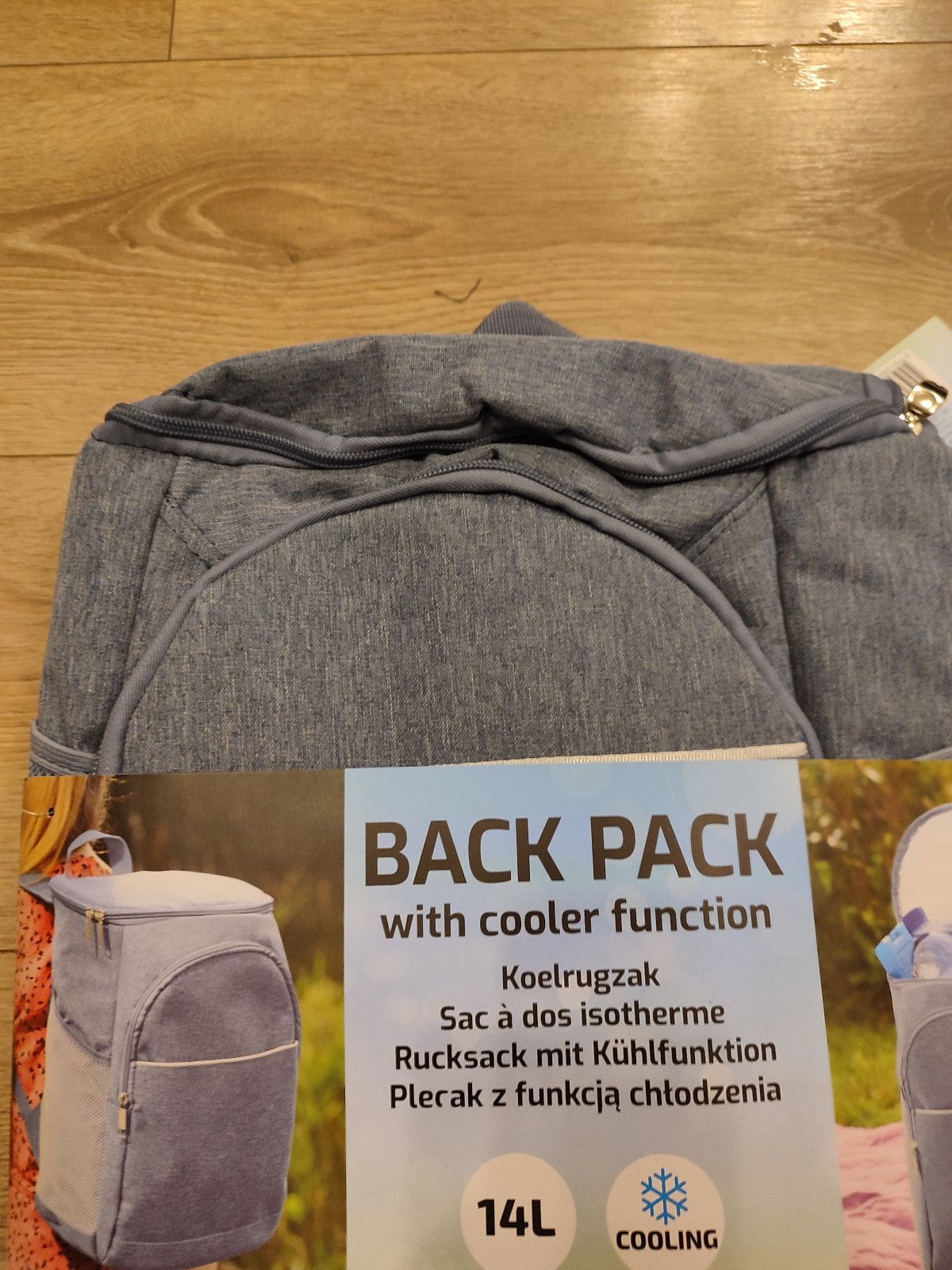Nowy błękitny plecak z funkcją chłodzenia