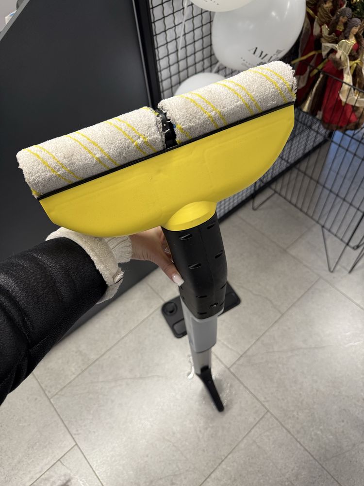 Миючий пилосос (Електрошвабра) Karcher EWM 2