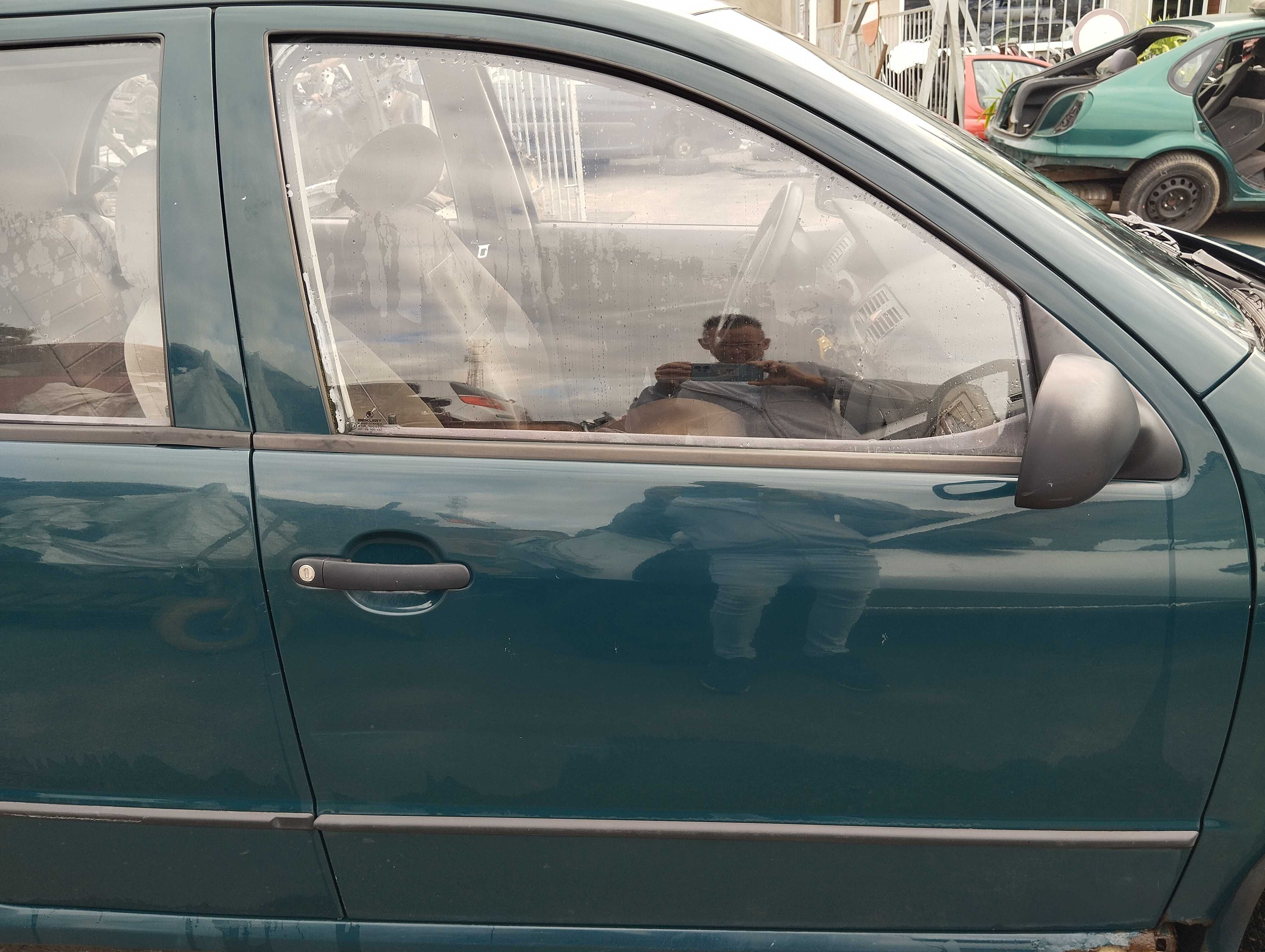 Skoda Fabia 5D 1.4MPi 2000 r.Drzwi przednie prawe.