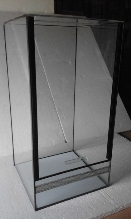 Terrarium 30x30x60H. Producent