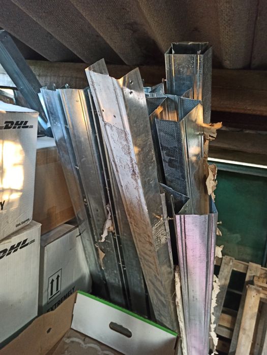 Профиль UW 75 ...2,5м длина. б/у