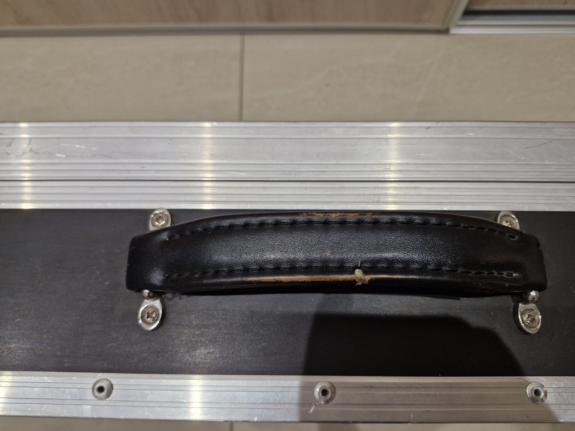 Case twardy Korg Krome 61