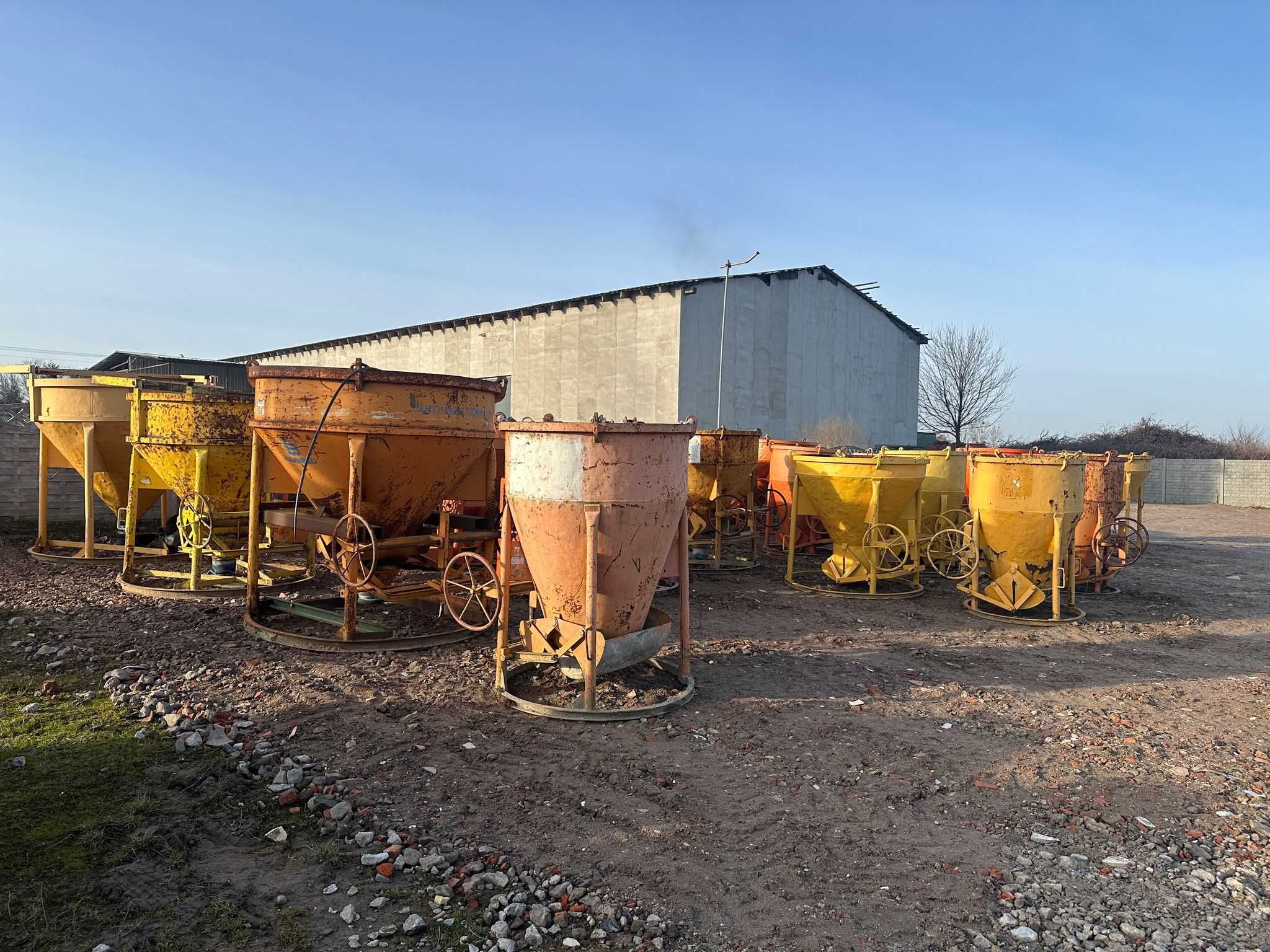 Pojemnik zbiornik dźwigowy beton Eichinger 750L kubeł betonowania 10