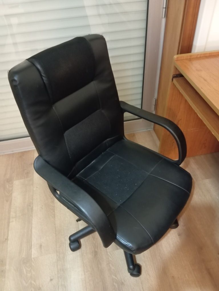 Secretaria com cadeira