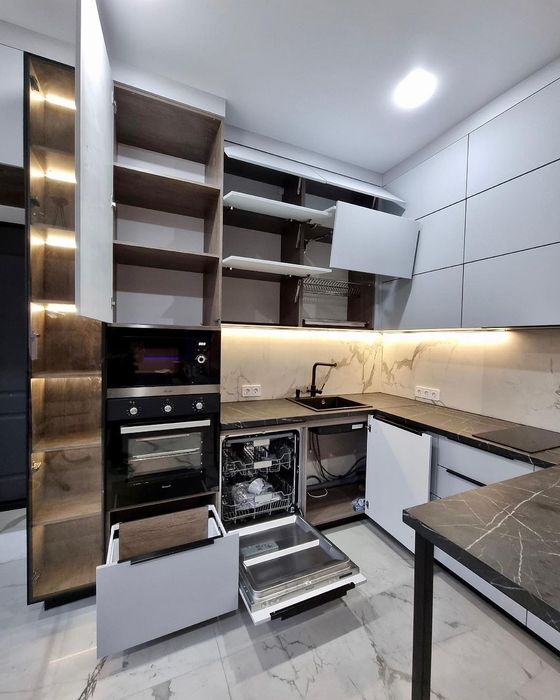 Кухня на замовлення замовлення.  Меблі під замовлення